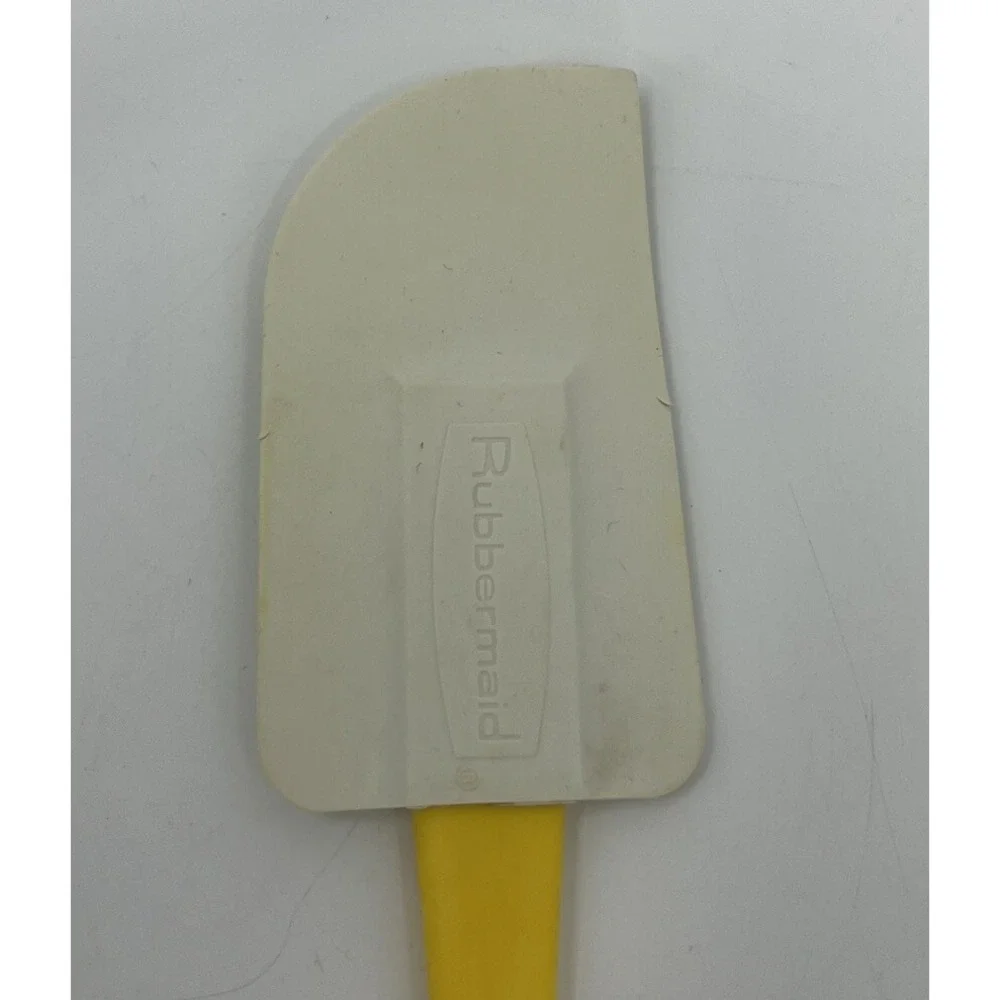 Vintage Rubbermaid #2724 Flexible Spatula Scraper Not Heat Resistant Yellow